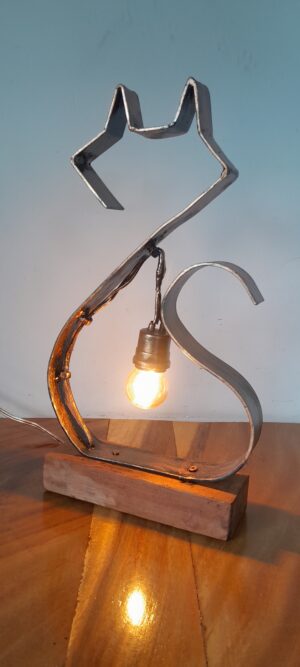 20250820_162310 Lampara en madera y metal