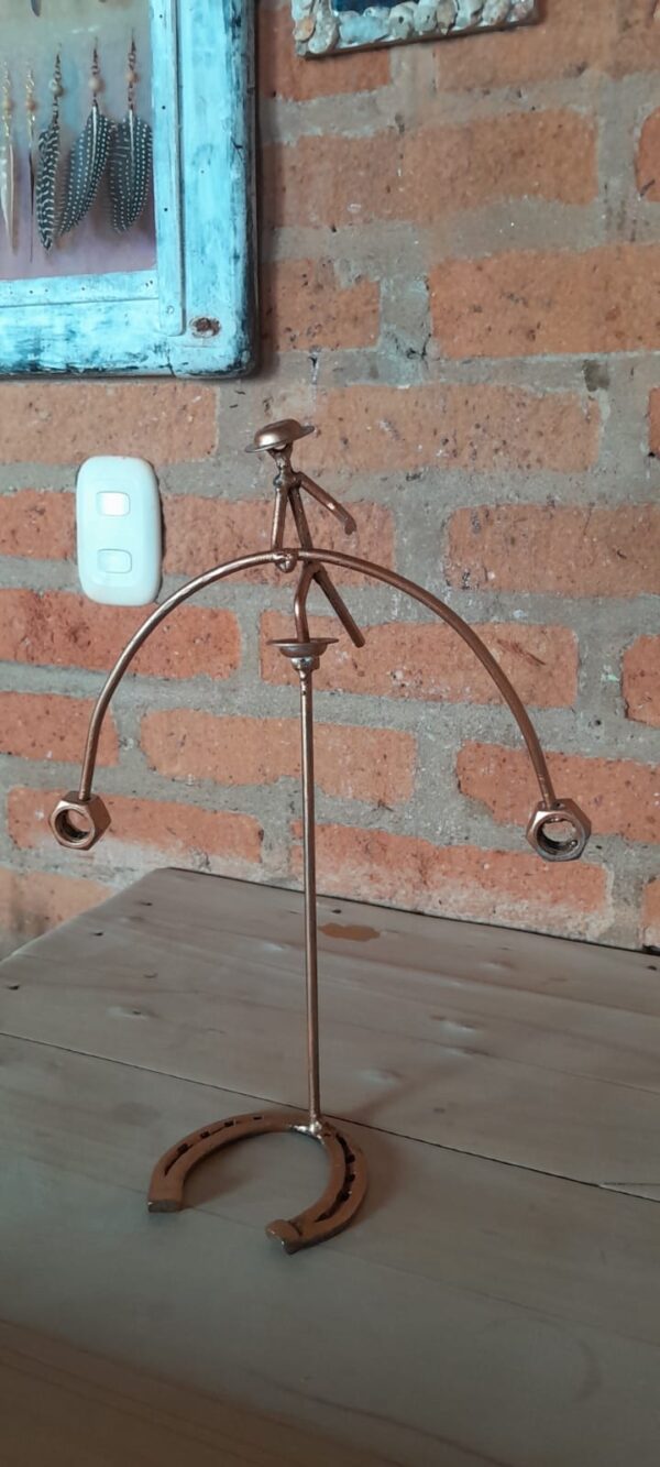 WhatsApp Image 2025-09-09 at 5.52.36 PM Escultura Balancín Decorativa para Escritorio